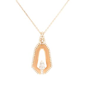 Elegant Gold Pendant with Diamonds
