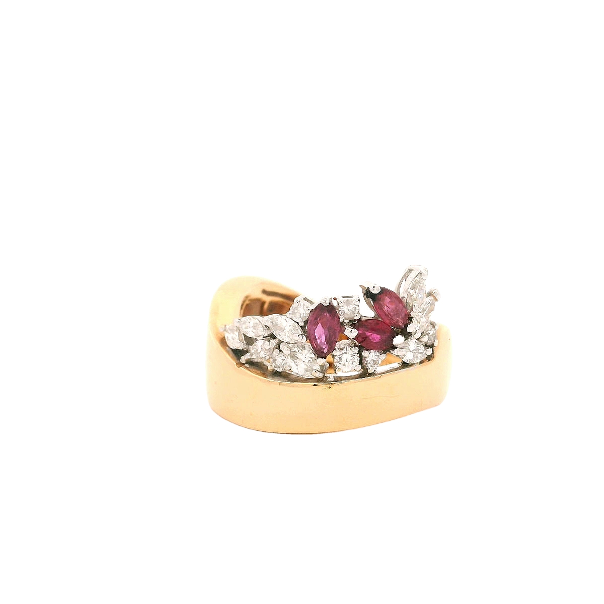 Elegant Gold and Ruby Ring