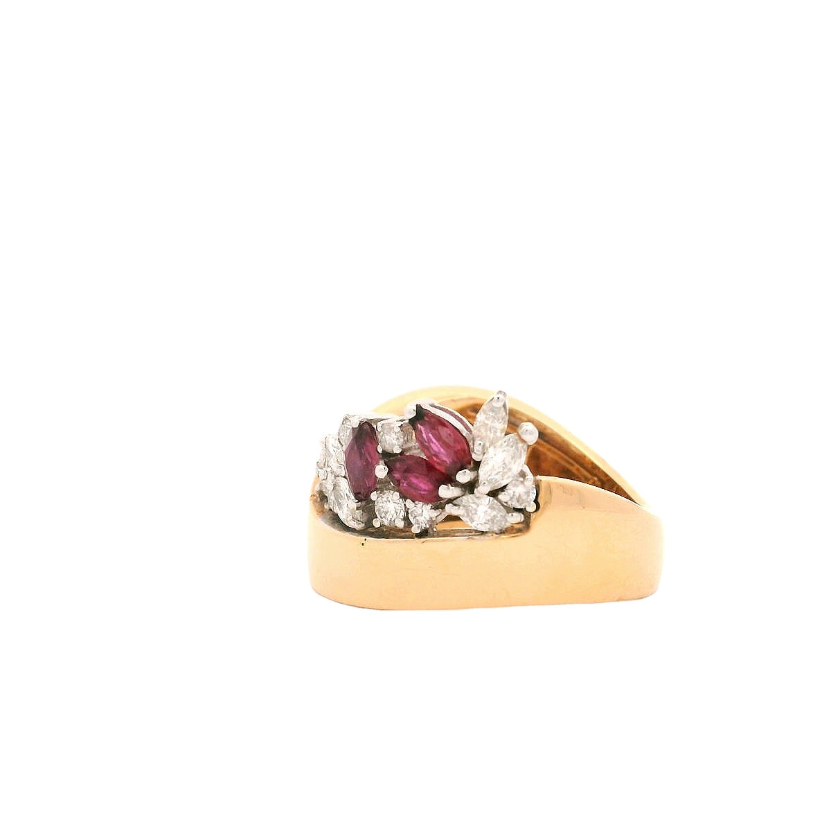 Elegant Gold and Ruby Ring - Image 3